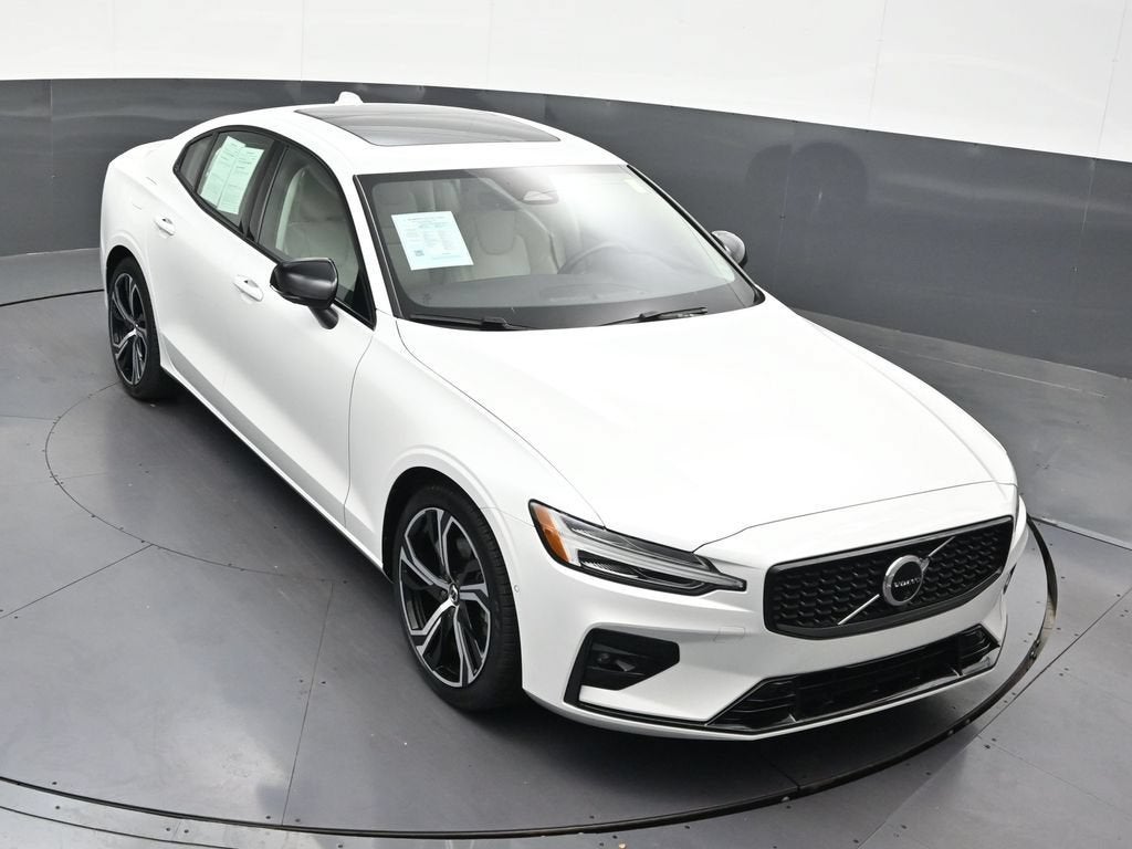 2024 Volvo S60 Plus Dark Theme