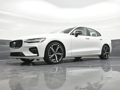 2024 Volvo S60 Plus Dark Theme