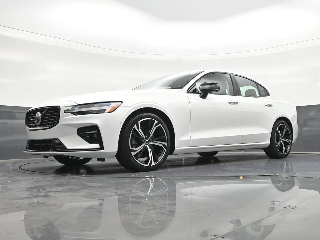 2024 Volvo S60 Plus Dark Theme
