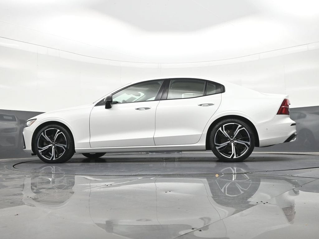 2024 Volvo S60 Plus Dark Theme
