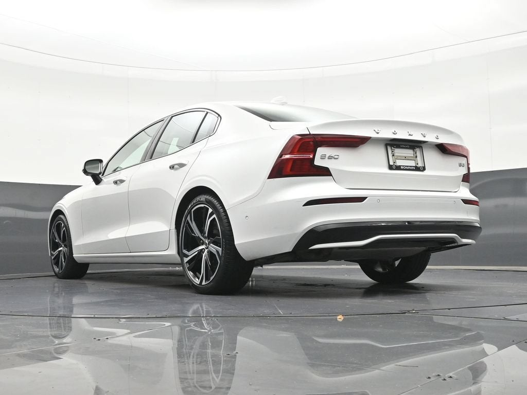 2024 Volvo S60 Plus Dark Theme