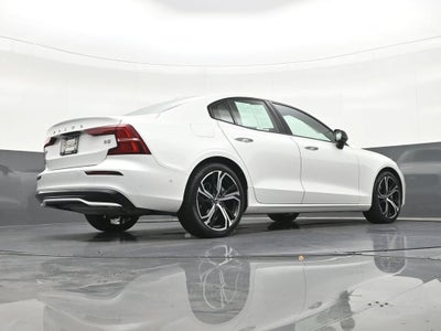 2024 Volvo S60 Plus Dark Theme