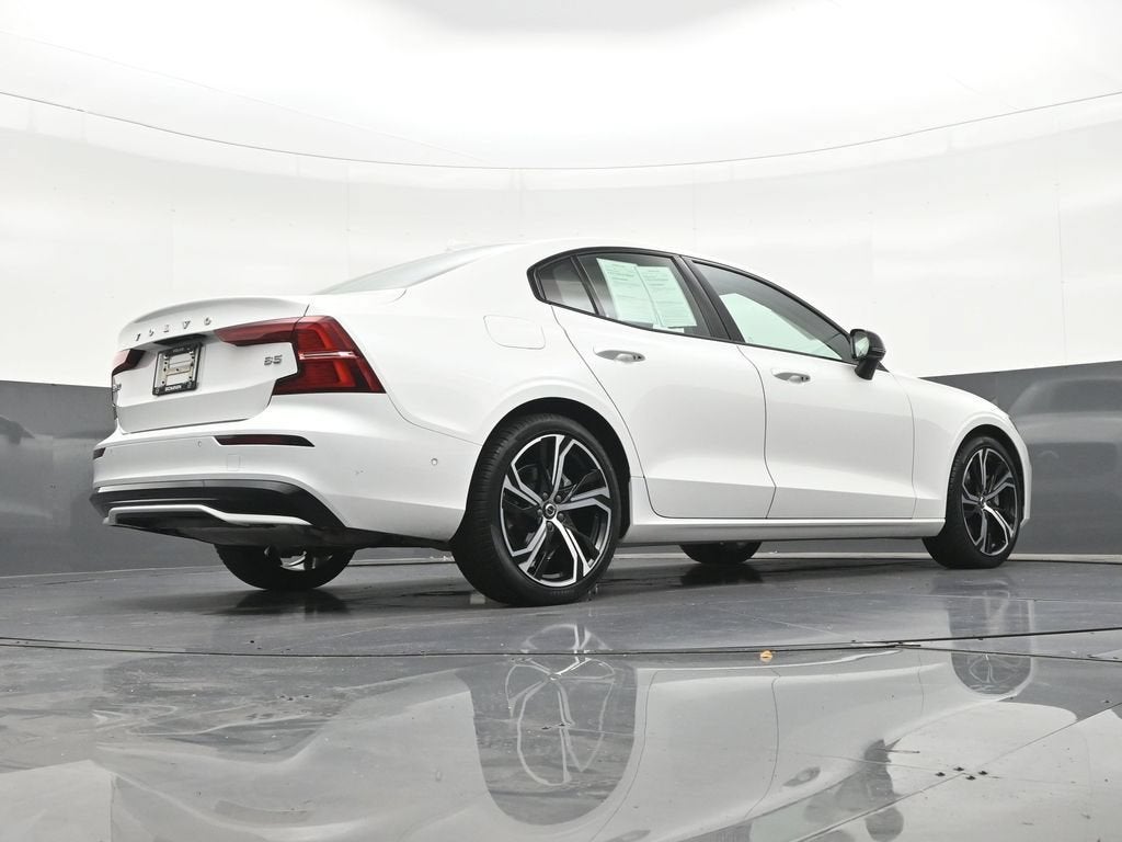 2024 Volvo S60 Plus Dark Theme