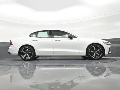 2024 Volvo S60 Plus Dark Theme