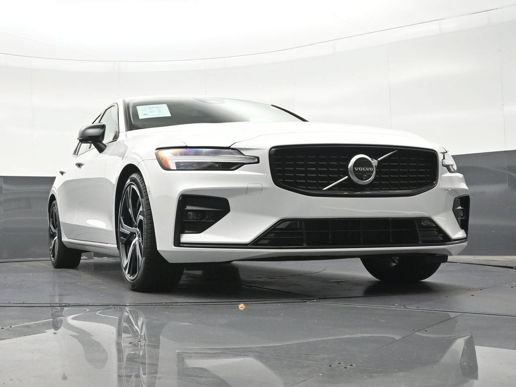 2024 Volvo S60 Plus Dark Theme