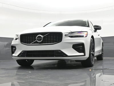 2024 Volvo S60 Plus Dark Theme