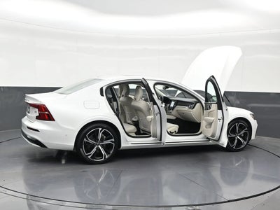 2024 Volvo S60 Plus Dark Theme