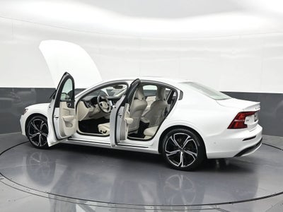 2024 Volvo S60 Plus Dark Theme