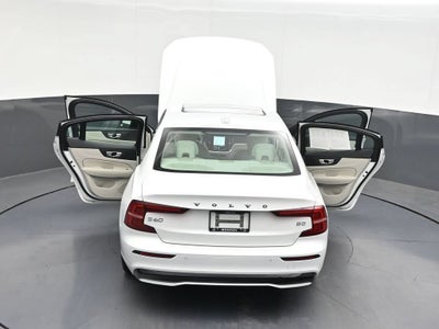 2024 Volvo S60 Plus Dark Theme