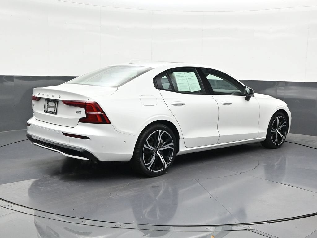 2024 Volvo S60 Plus Dark Theme
