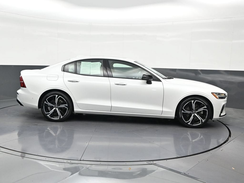 2024 Volvo S60 Plus Dark Theme