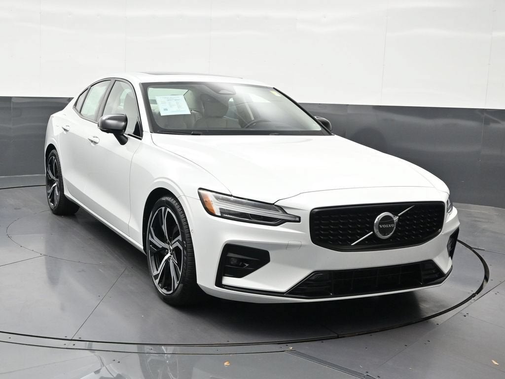2024 Volvo S60 Plus Dark Theme