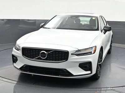2024 Volvo S60 Plus Dark Theme
