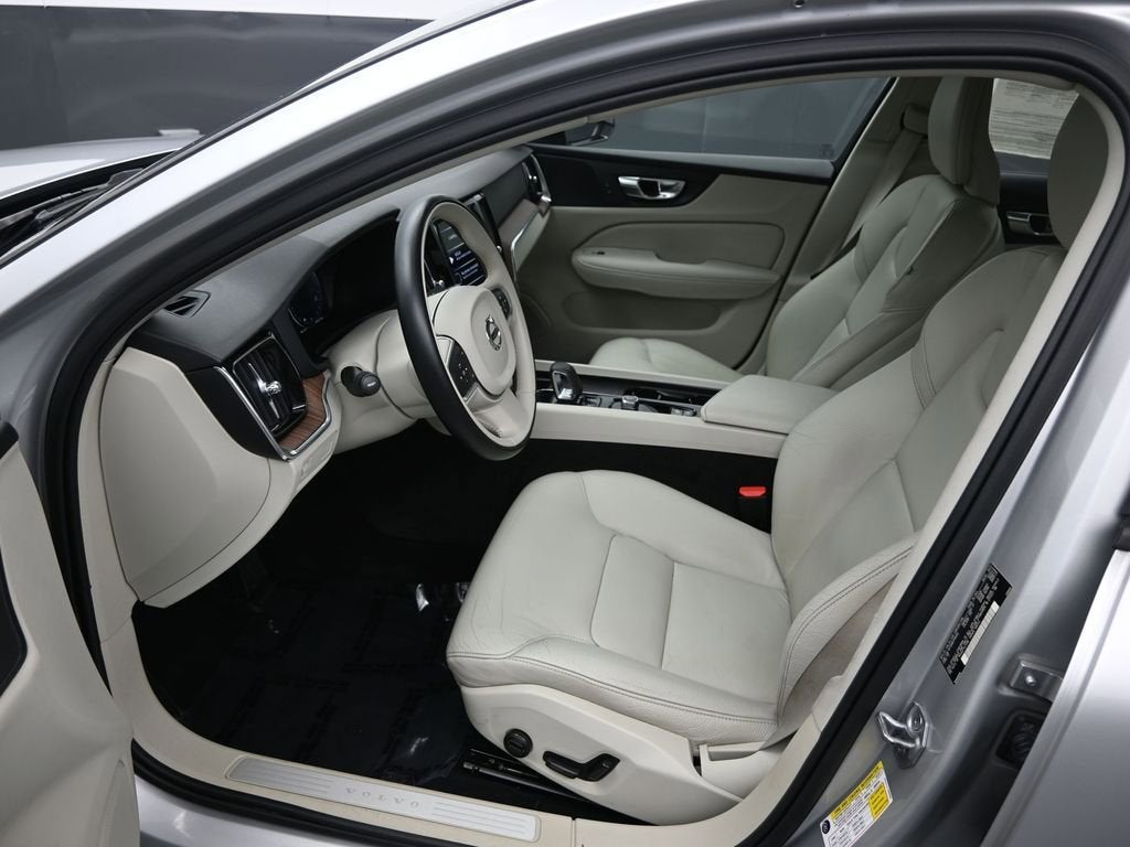 2022 Volvo S60 Momentum