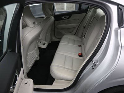 2022 Volvo S60 Momentum