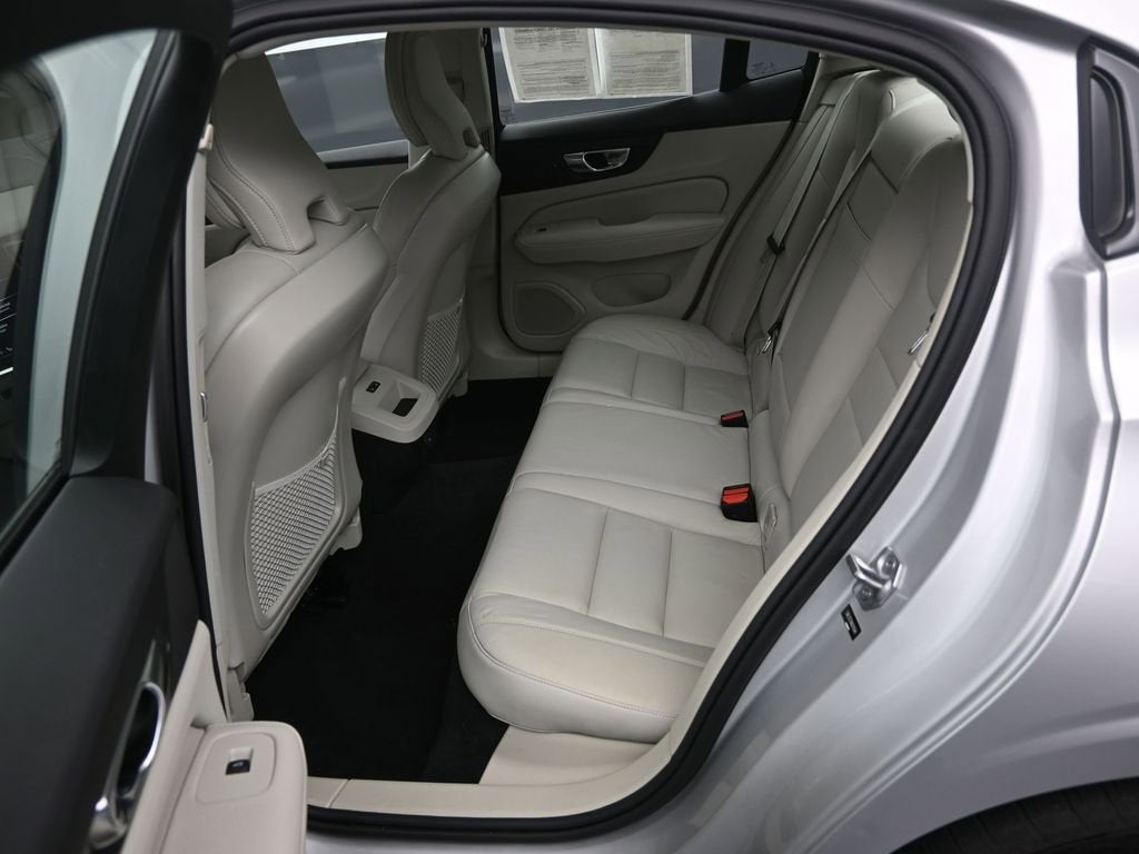 2022 Volvo S60 Momentum