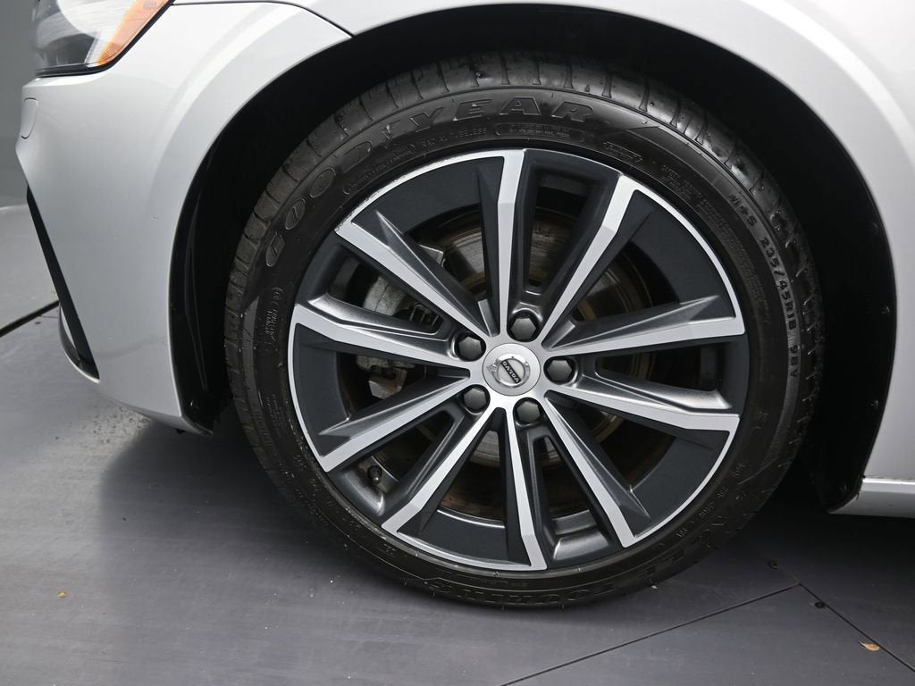 2022 Volvo S60 Momentum