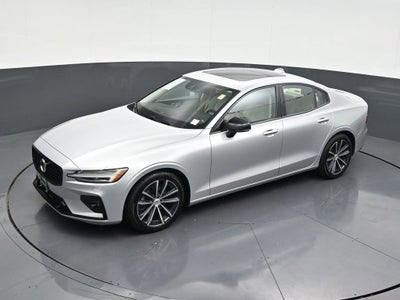 2022 Volvo S60 Momentum
