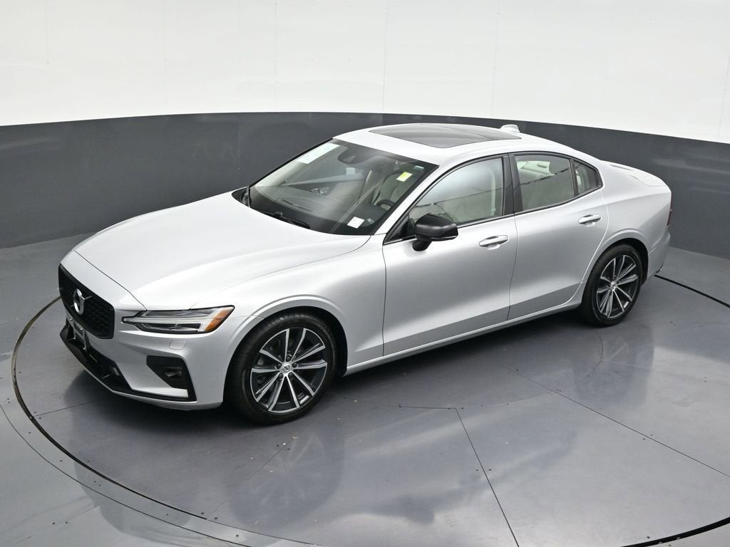 2022 Volvo S60 Momentum