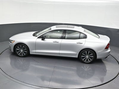 2022 Volvo S60 Momentum