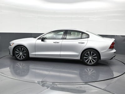 2022 Volvo S60 Momentum