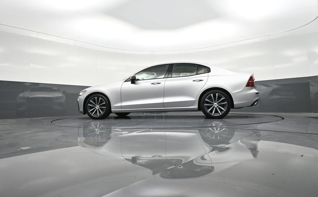 2022 Volvo S60 Momentum