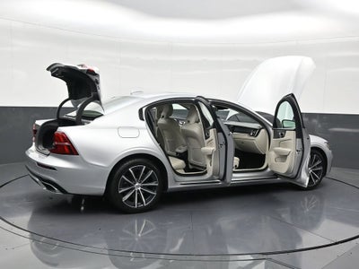 2022 Volvo S60 Momentum