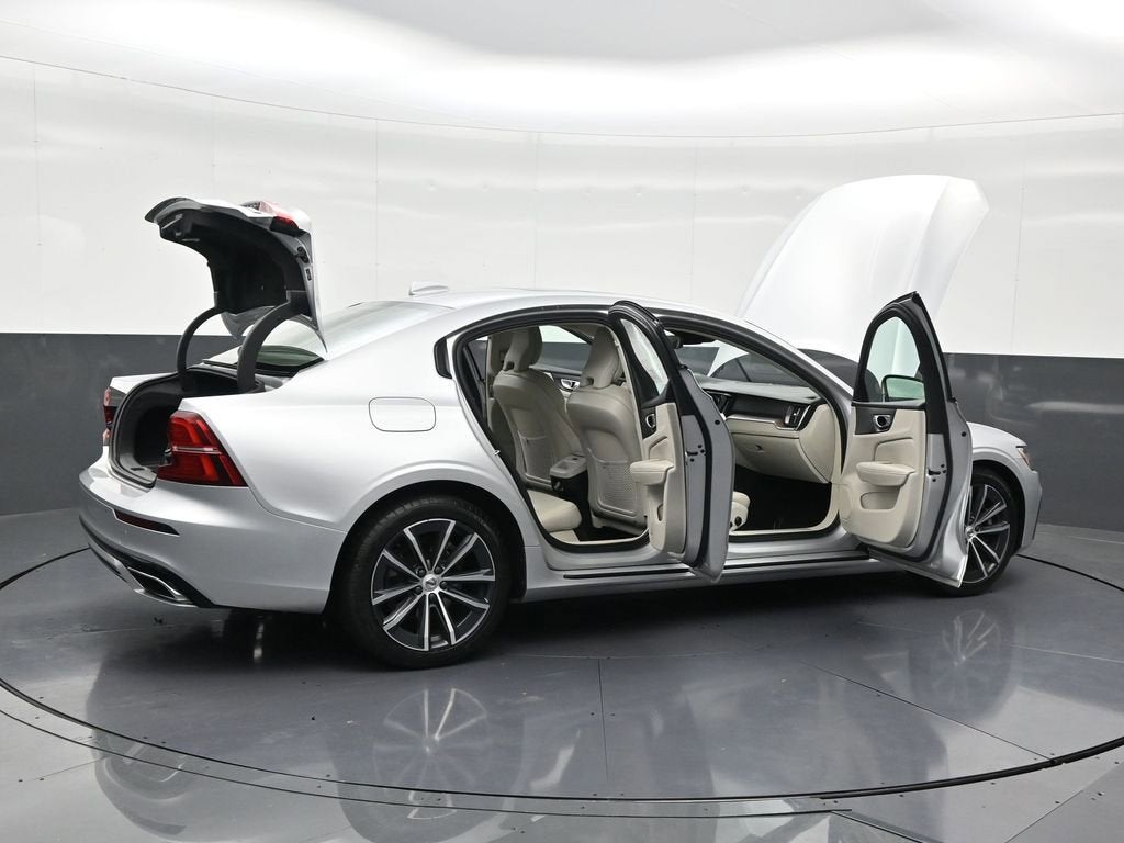 2022 Volvo S60 Momentum