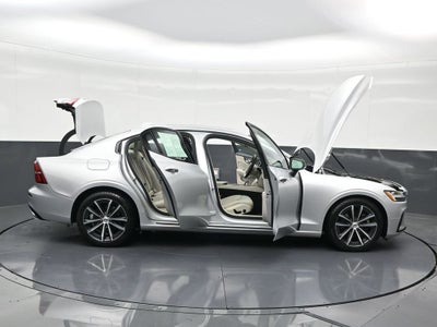 2022 Volvo S60 Momentum