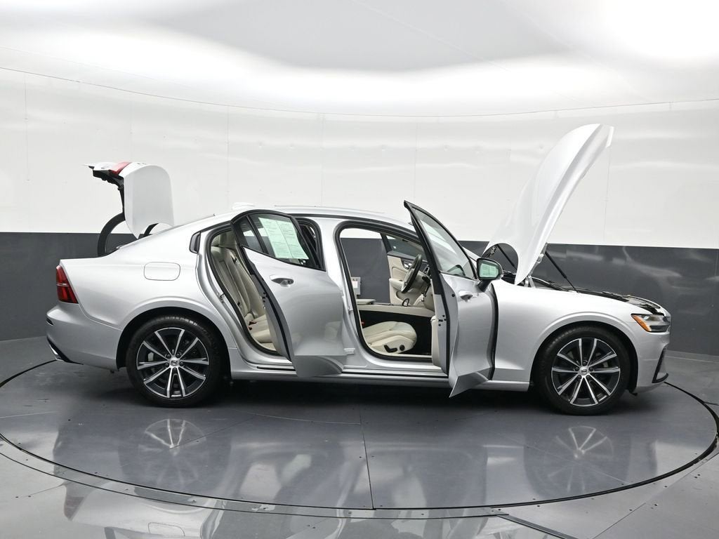 2022 Volvo S60 Momentum