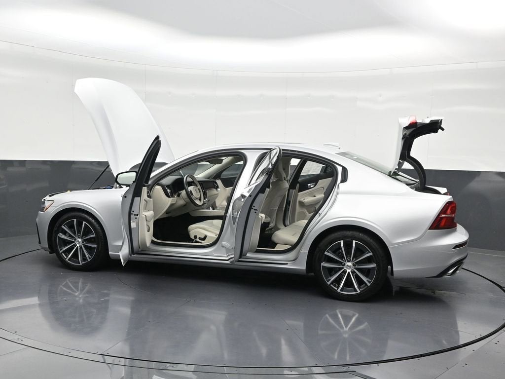 2022 Volvo S60 Momentum