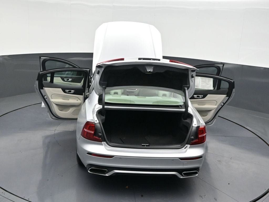 2022 Volvo S60 Momentum