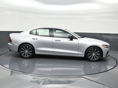2022 Volvo S60 Momentum
