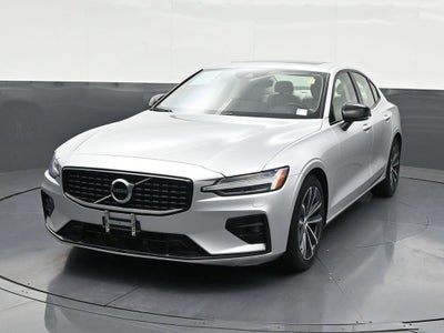 2022 Volvo S60 Momentum