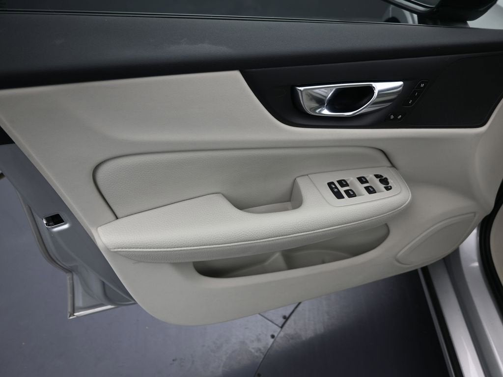 2022 Volvo S60 Momentum