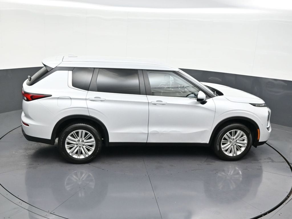 2024 Mitsubishi Outlander ES