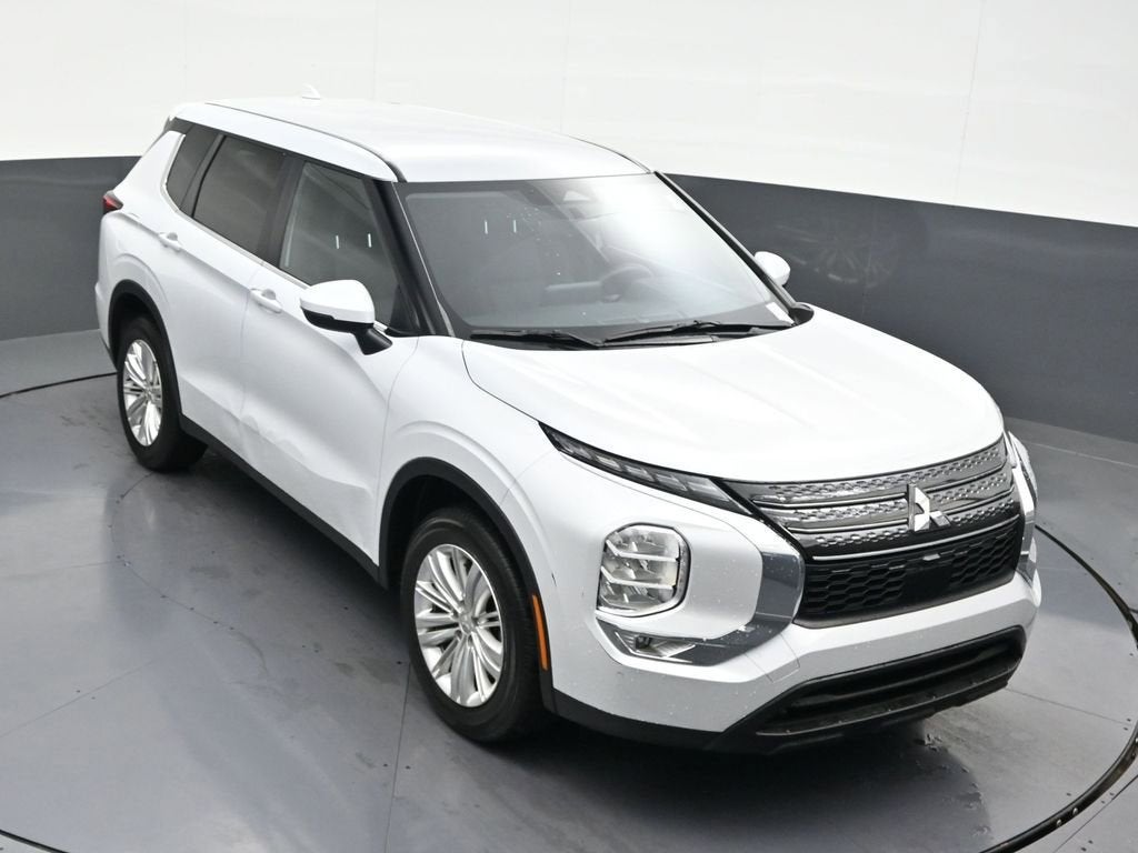 2024 Mitsubishi Outlander ES