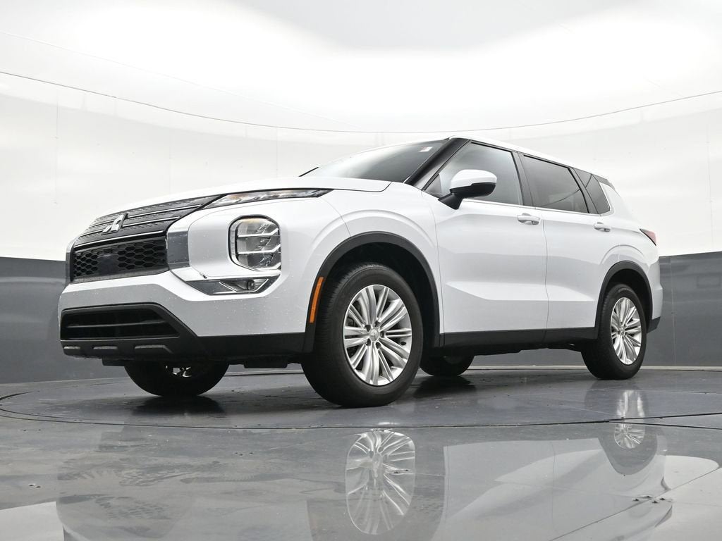 2024 Mitsubishi Outlander ES