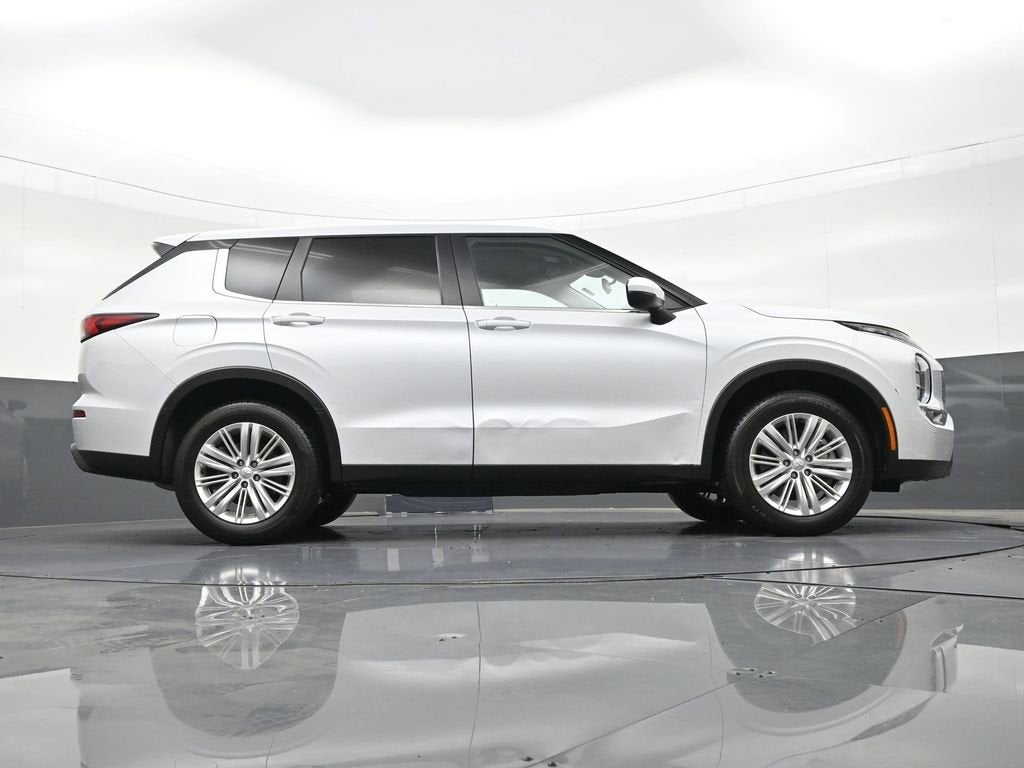 2024 Mitsubishi Outlander ES