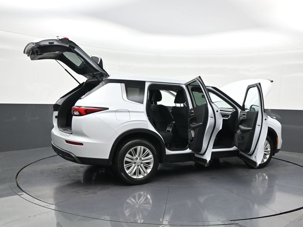2024 Mitsubishi Outlander ES