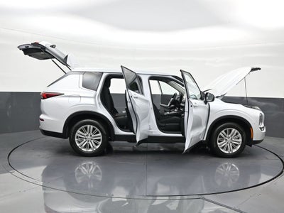 2024 Mitsubishi Outlander ES
