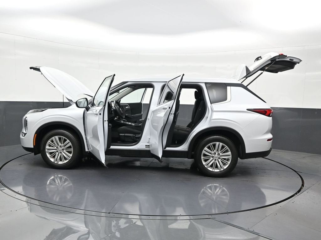 2024 Mitsubishi Outlander ES