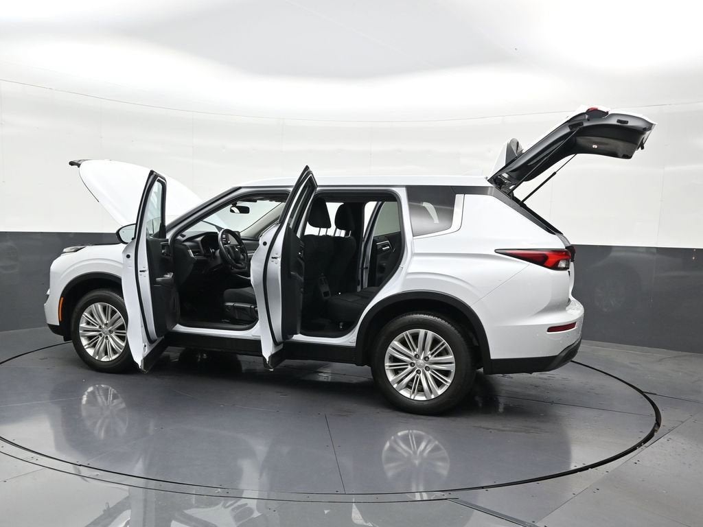 2024 Mitsubishi Outlander ES