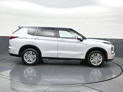 2024 Mitsubishi Outlander ES