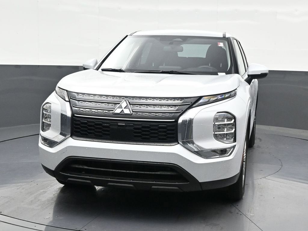 2024 Mitsubishi Outlander ES