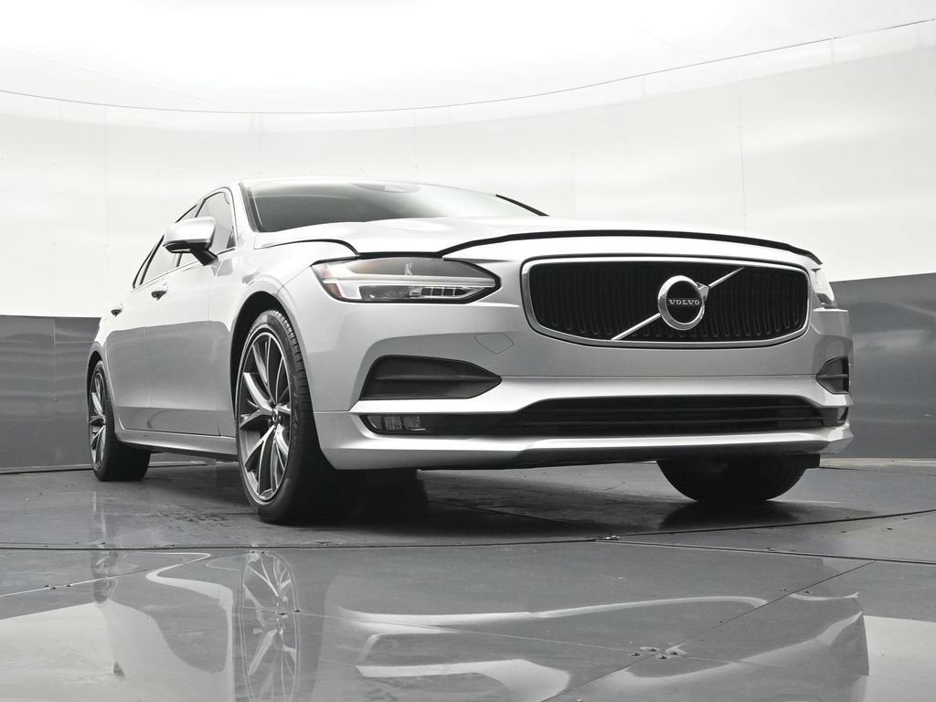2019 Volvo S90 T6 Momentum