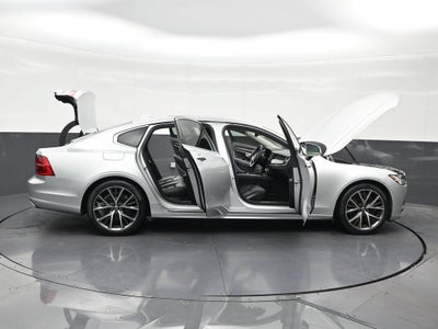 2019 Volvo S90 T6 Momentum