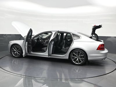 2019 Volvo S90 T6 Momentum