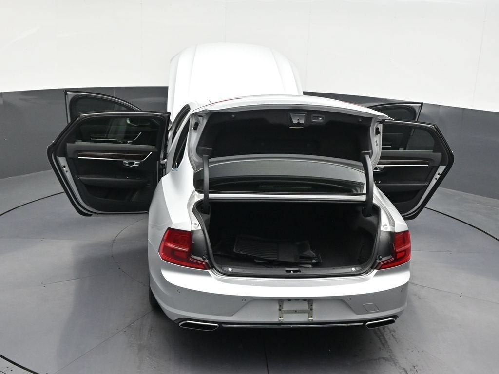 2019 Volvo S90 T6 Momentum