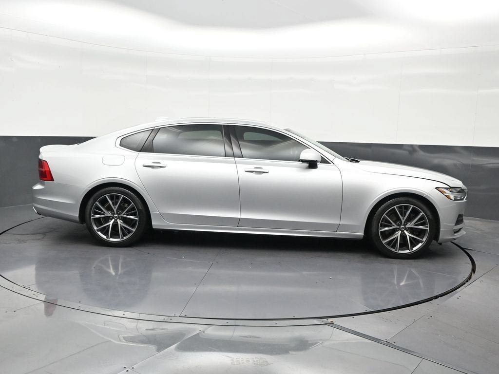 2019 Volvo S90 T6 Momentum